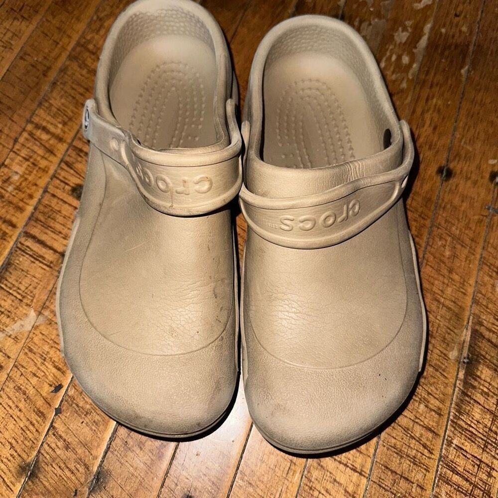 Crocs tan closed toe washable 8/10 rubber slip on clogs